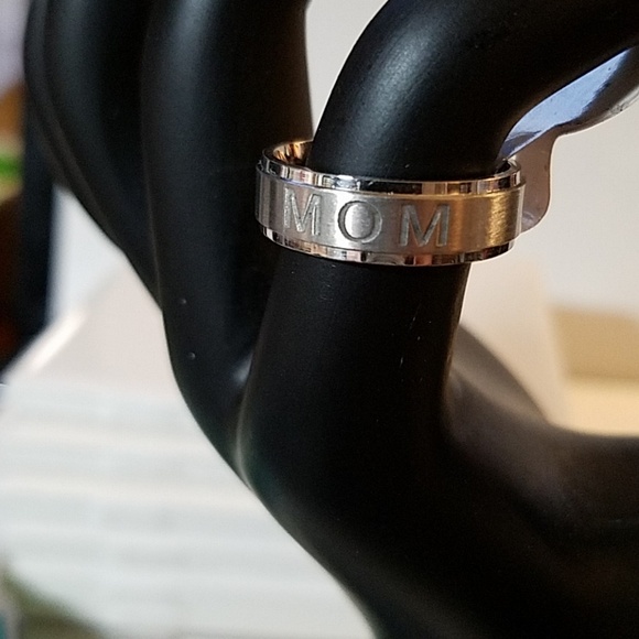 Felt's Fun Finds Jewelry - MOM Silver Tone Band